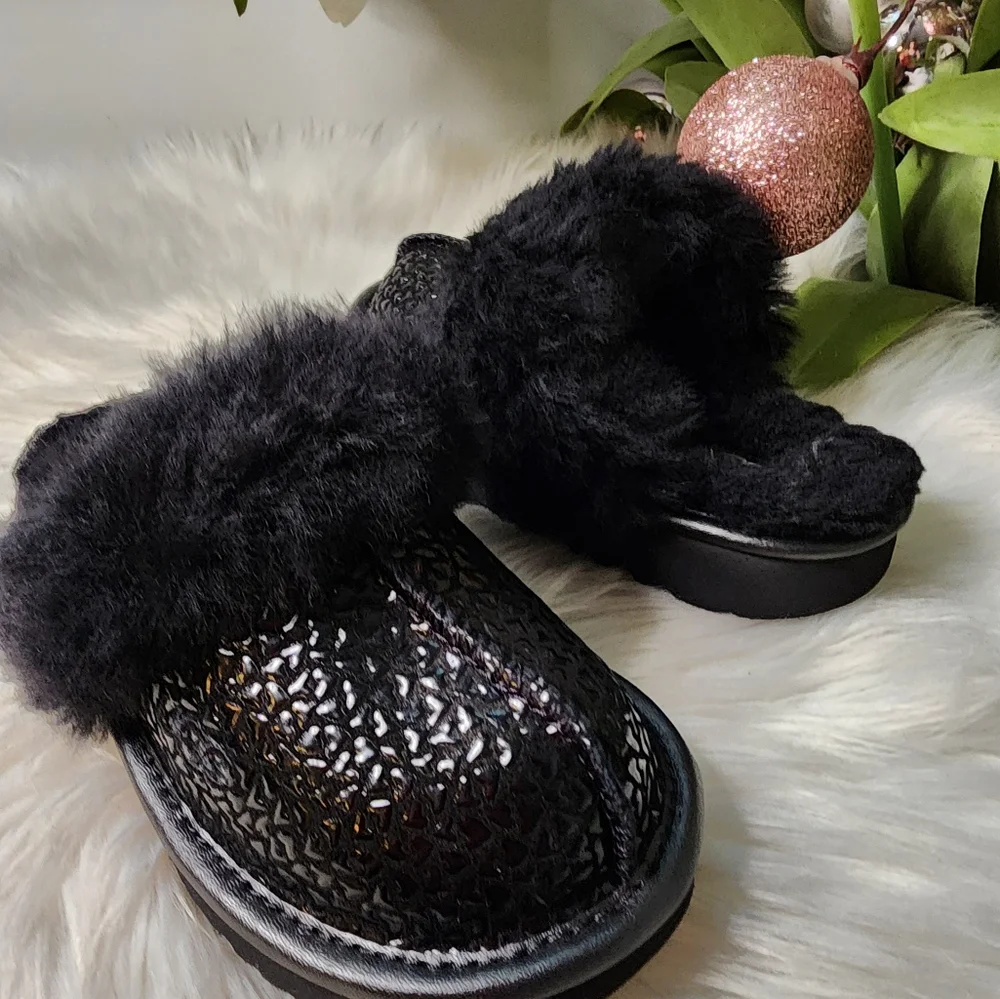 Ugg Cozy II Gel Hearts black  Big Kid slides size10 new